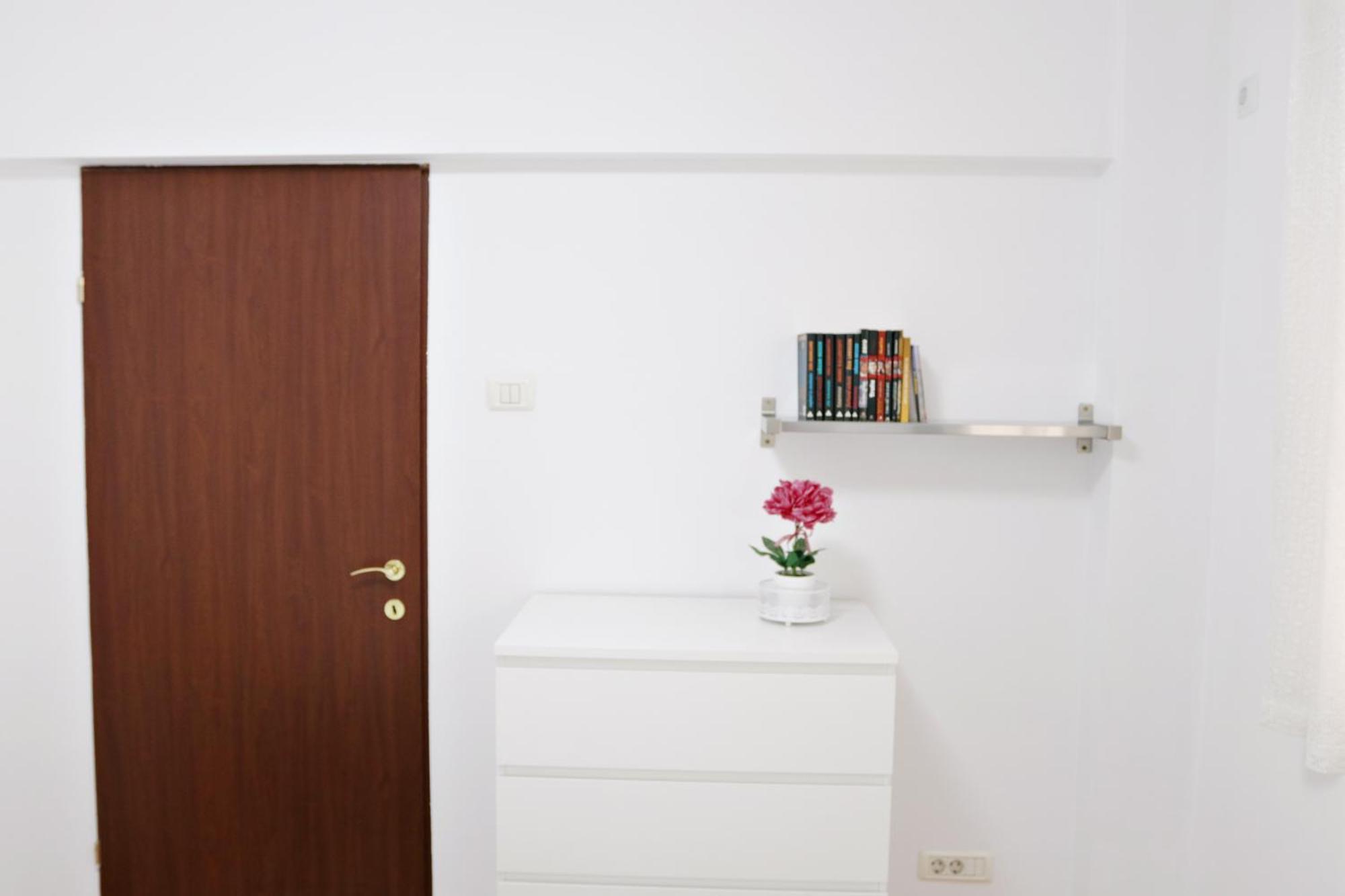 City Base I 2 Bedroom Apt Victoriei Bukares Bagian luar foto