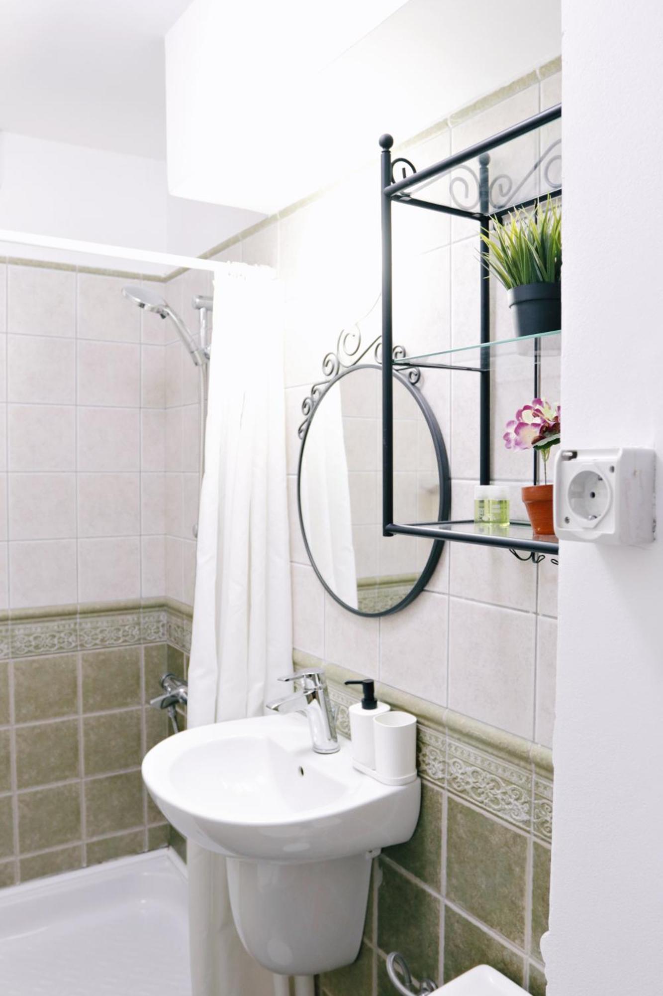 City Base I 2 Bedroom Apt Victoriei Bukares Bagian luar foto